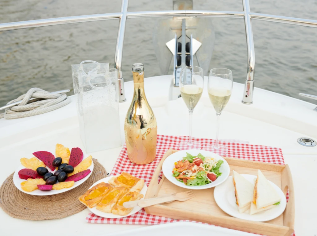 Xclusive Shared Yacht - Lunch Tour - Photo 3 of 5